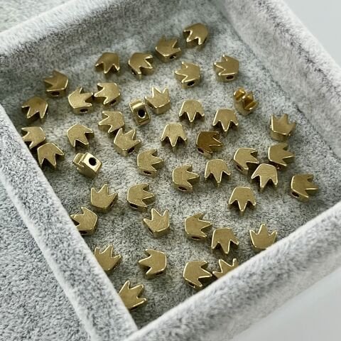 Taç Şekilli Pirinç Metal Boncuk 5,5mm x 5,5mm - Ham