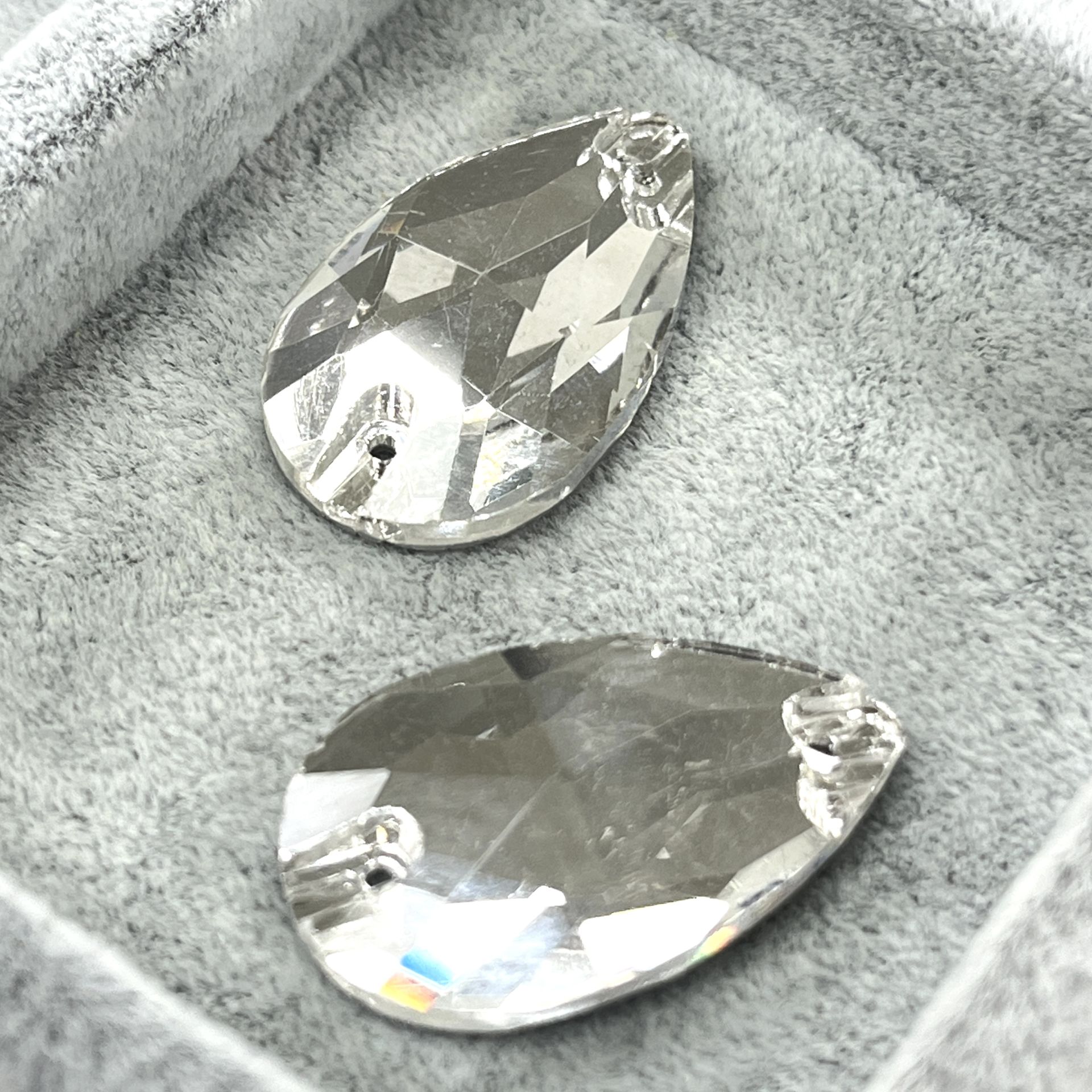 Damla Şekilli 28x17mm Dikilebilir Crystal Cam Taş - Beyaz Dikme Taş