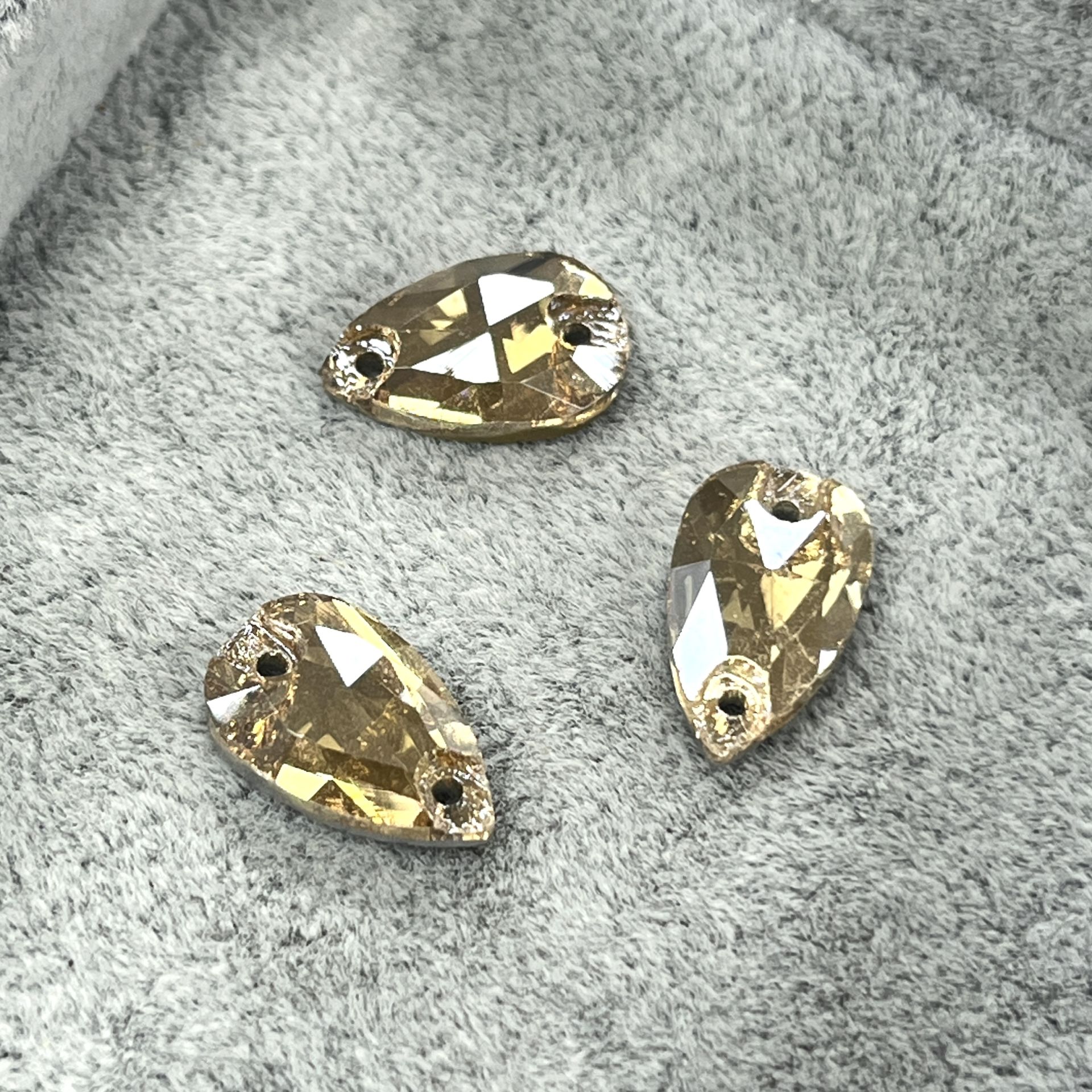 Damla Şekilli 12x7mm Dikilebilir Crystal Golden Shadow Cam Taş - Şampanya Dikme Taş