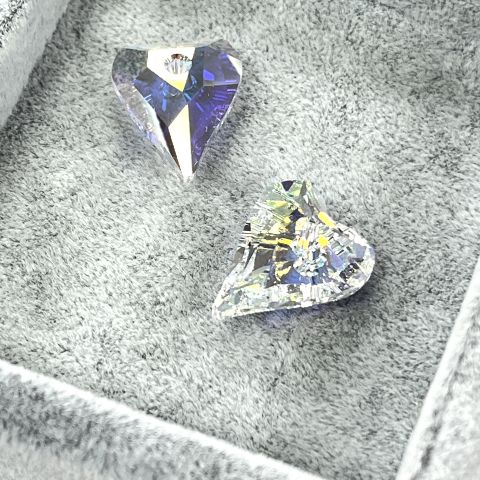Swarovski 6240 Uzun Kalp 17mm Crystal AB (001AB) - Kalp Şekilli Janjan Renkli Kolye Ucu