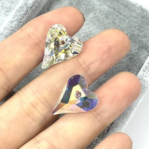 Swarovski 6240 Uzun Kalp 17mm Crystal AB (001AB) - Kalp Şekilli Janjan Renkli Kolye Ucu
