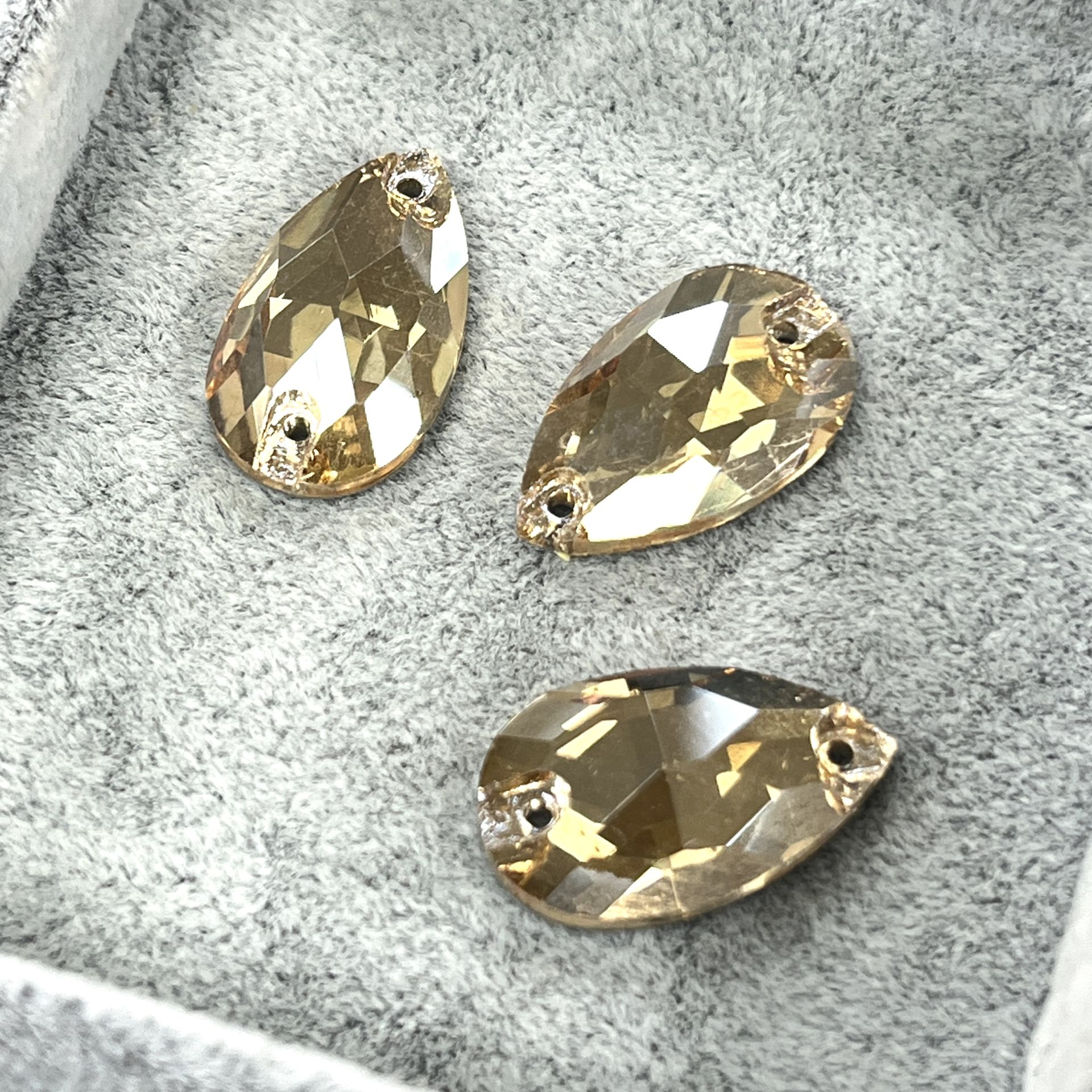 Damla Şekilli 18x10,5mm Dikilebilir Crystal Golden Shadow Cam Taş - Şampanya Dikme Taş