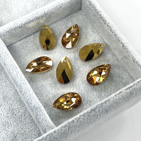 Swarovski 6106 Pendant 16mm Crystal Aurum (001AUR) - Damla Şekilli Tek Delikli Altın Renkli Kolye Ucu