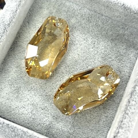 Swarovski 6673 Meteor 28mm Crystal Golden Shadow (001GSHA) - Sarkıt Şekilli Tek Delikli Altın Renkli Kolye Ucu