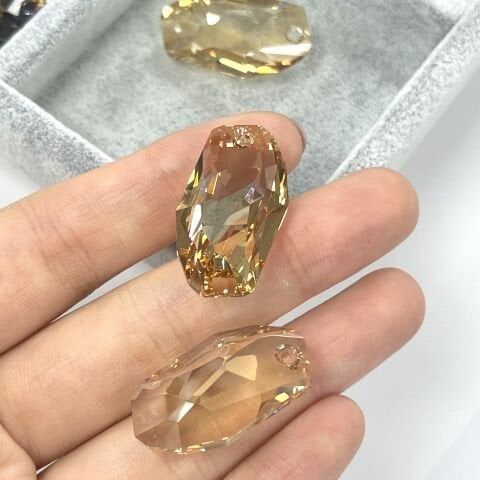 Swarovski 6673 Meteor 28mm Crystal Golden Shadow (001GSHA) - Sarkıt Şekilli Tek Delikli Altın Renkli Kolye Ucu