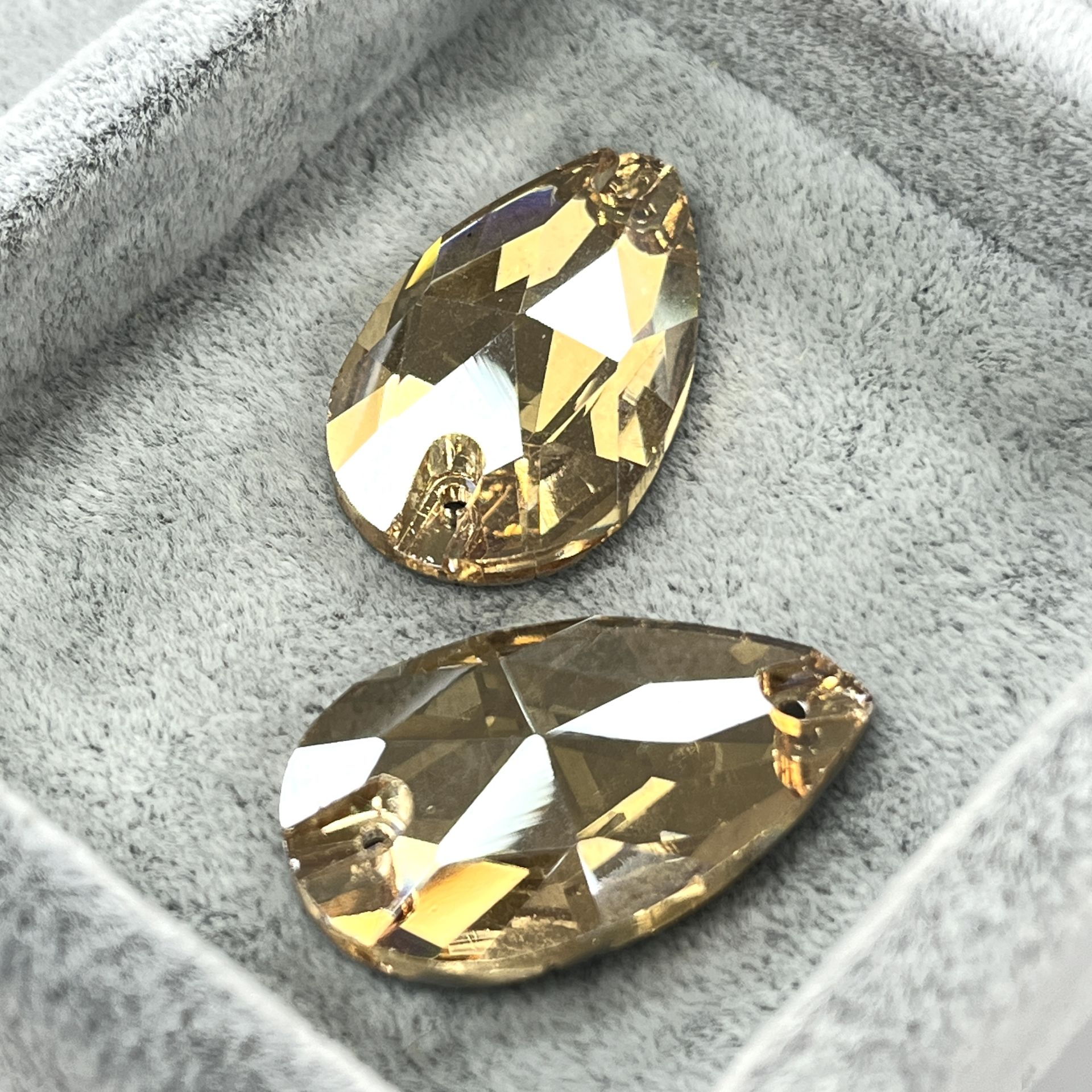 Damla Şekilli 28x17mm Dikilebilir Crystal Golden Shadow Cam Taş - Şampanya Dikme Taş