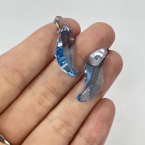 6525 28mm Aquamarine (202) - S Şekilli Şeffaf Mavi Kolye Ucu
