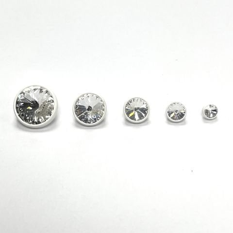 1770/218 Beyaz Plastik Çerçeve İçine Oturtulmuş 18mm Rivoli Kristalli Alttan Dikilebilir Düğme