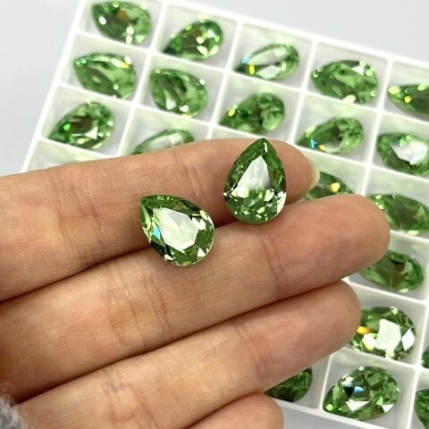 Swarovski 4320 Damla 14x10mm Recreated Peridot (1408)  F - Damla Şekilli Açık Yeşil Renkli Kristal Taş