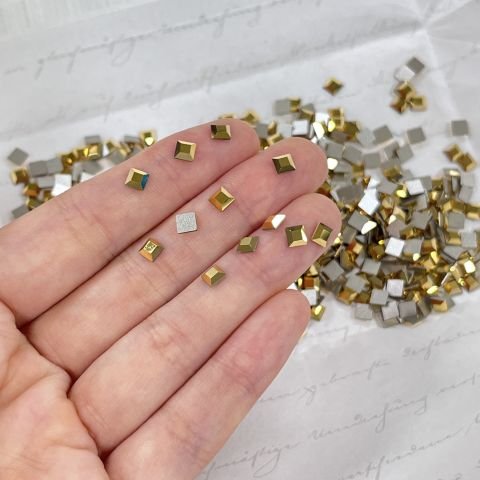Swarovski 2400 Kare 3mm Crystal Aurum F (001 AUR) - Altın Renkli Altı Düz Mini Kristal Taş