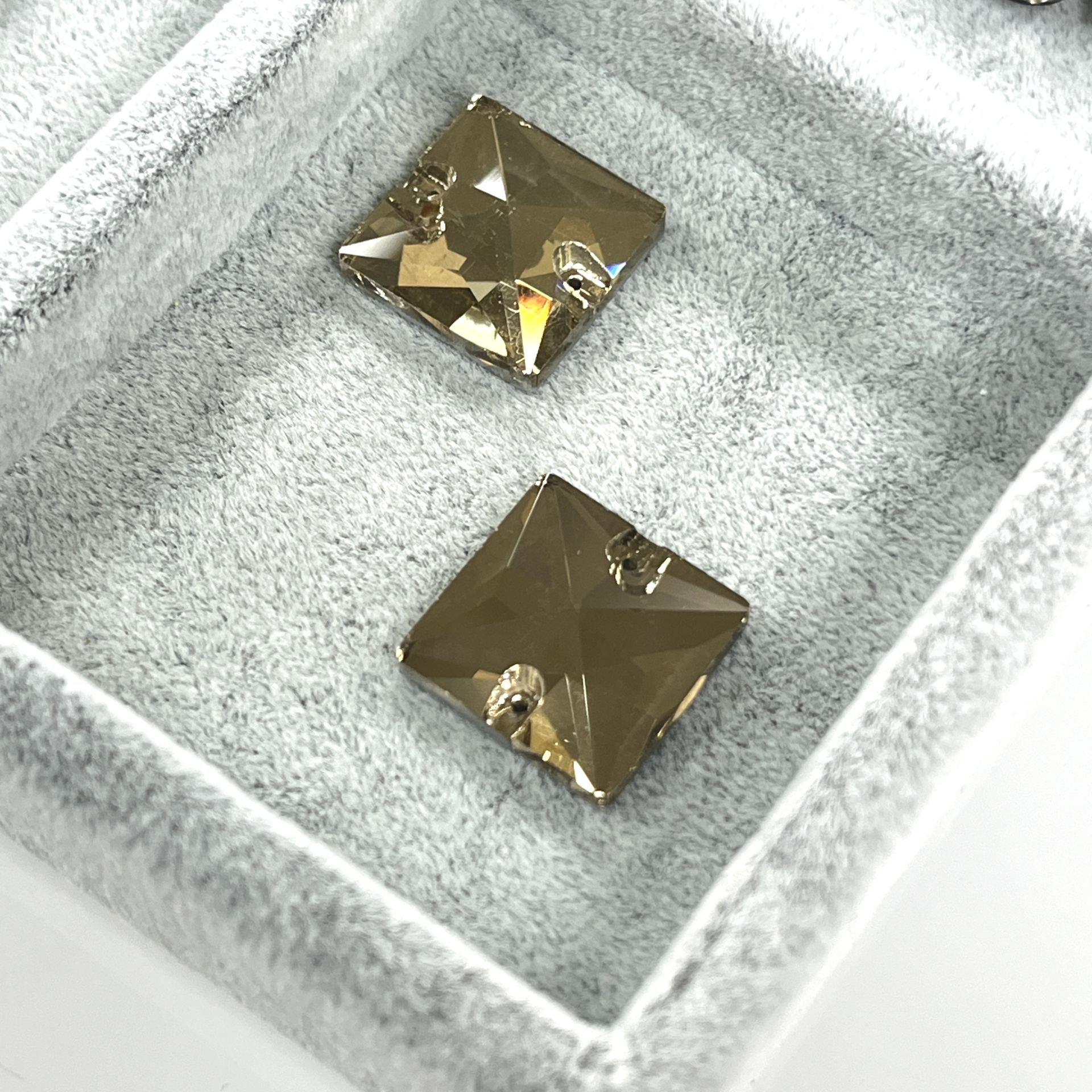 Kare Şekilli 16mm Dikilebilir Light Colorado Topaz Cam Taş - Açık Kahverengi Dikme Taş