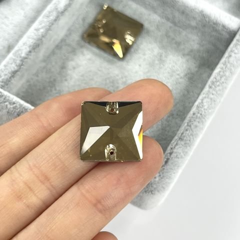 Kare Şekilli 16mm Dikilebilir Light Colorado Topaz Cam Taş - Açık Kahverengi Dikme Taş