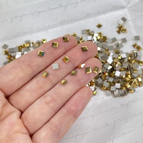 Swarovski 2400 Kare 4mm Crystal Aurum F (001 AUR) - Altın Renkli Altı Düz Mini Kristal Taş