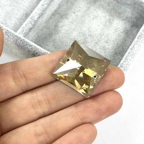 Kare Şekilli 22mm Dikilebilir Crystal Golden Shadow Cam Taş - Altın Dikme Taş