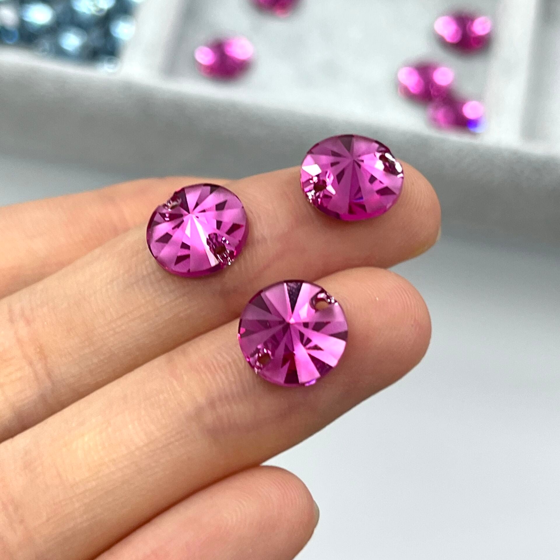 Swarovski 3200/G Rivoli 10mm Fuchsia (502) Frosted - Koyu Pembe Yuvarlak İki Delikli Dikme Taş
