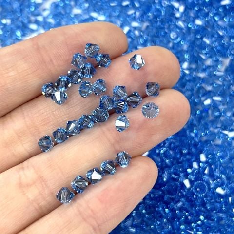Swarovski 5328 Bicone Boncuk 4mm Recreated Ice Blue (1405)  - Buz Mavisi Piramit Boncuk