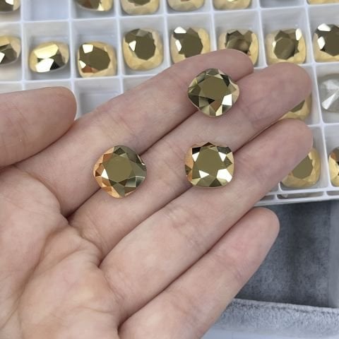 Swarovski 4470 Cushion Fancy 12mm Crystal Aurum F (001 AUR)  - Kare Şekilli Altın Renk Kristal Taş