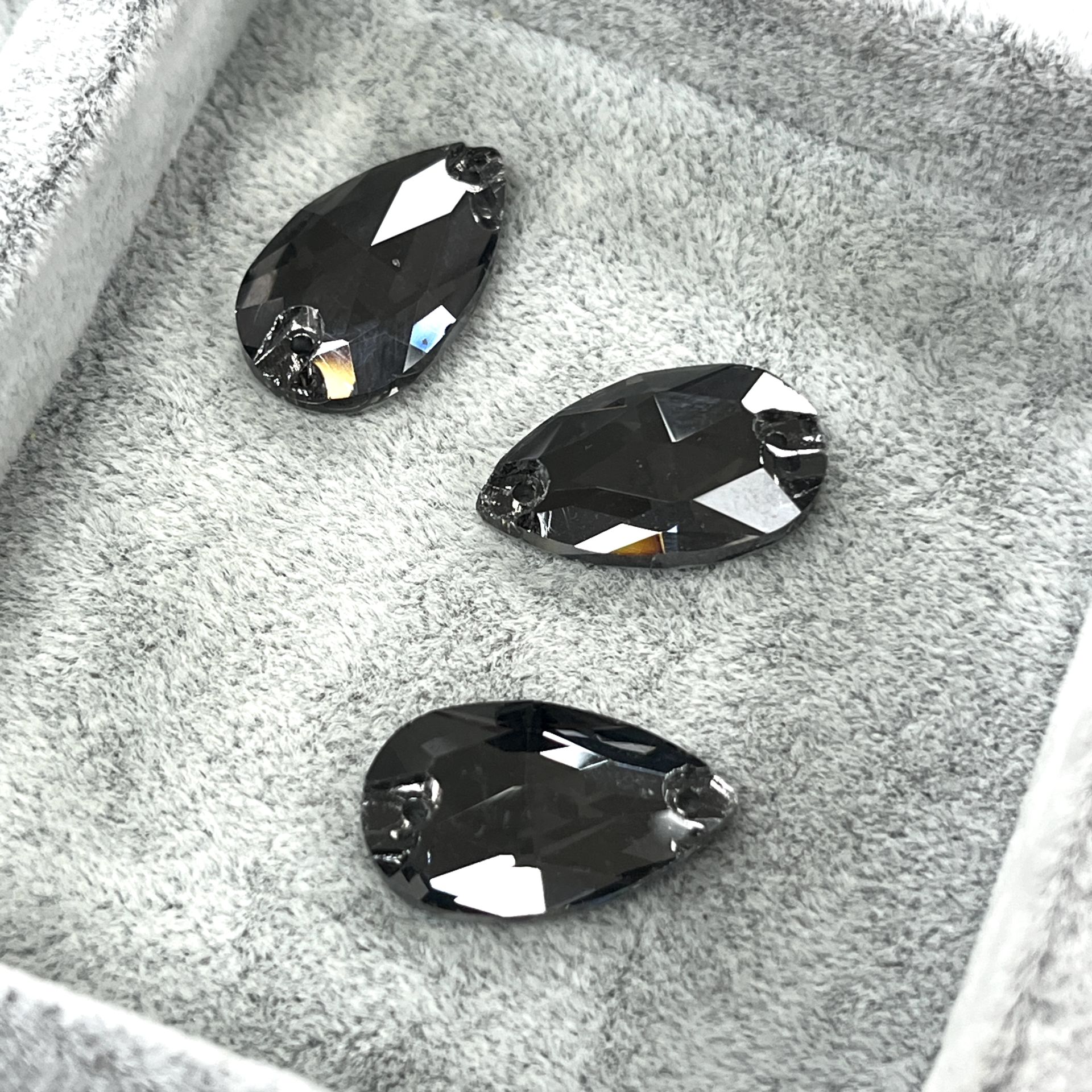 Damla Şekilli 18x10,5mm Dikilebilir Crystal Silver Night Cam Taş - Füme Dikme Taş