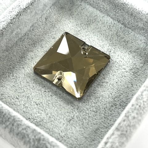 Kare Şekilli 22mm Dikilebilir Light Colorado Topaz Cam Taş - Açık Kahverengi Dikme Taş