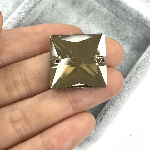 Kare Şekilli 22mm Dikilebilir Light Colorado Topaz Cam Taş - Açık Kahverengi Dikme Taş